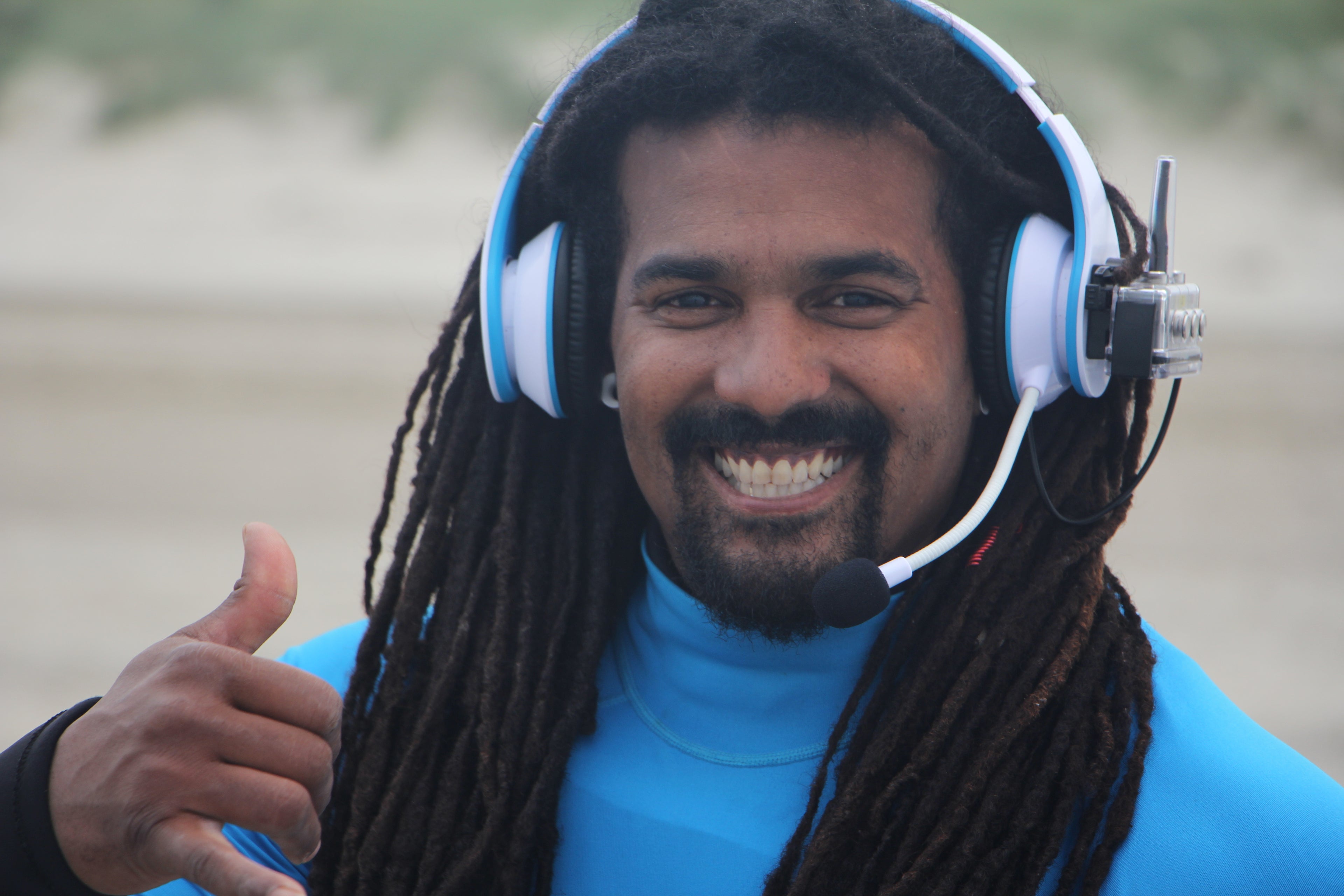 Paquete de comunicación BbTalkin 3.0 para 4 personas: auriculares estéreo no impermeables + 3 auriculares estéreo con almohadilla para casco